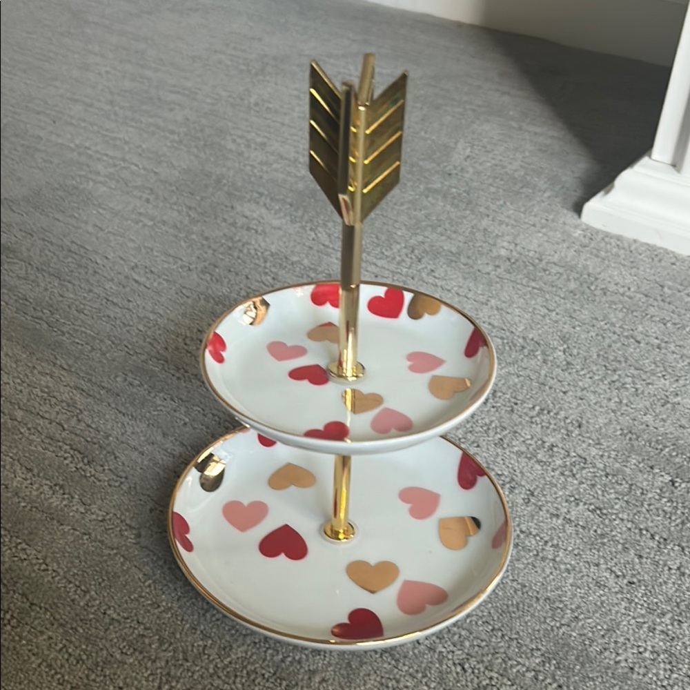 Gold Arrow Heart Tiered Jewelry Stand